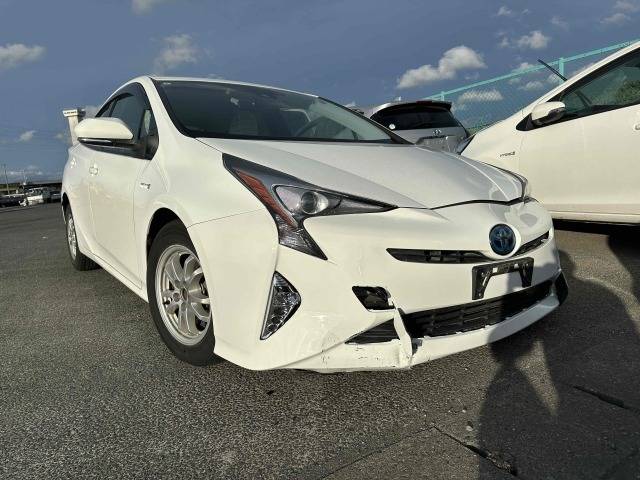 【静岡県藤枝市】トヨタ、プリウスの事故車を車買取しました。